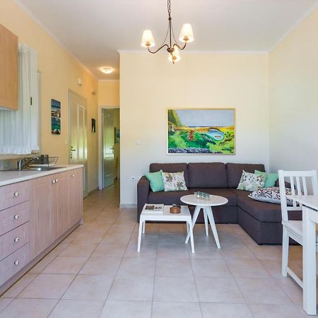 Avelia Blue Appartement Asprogerakata Buitenkant foto