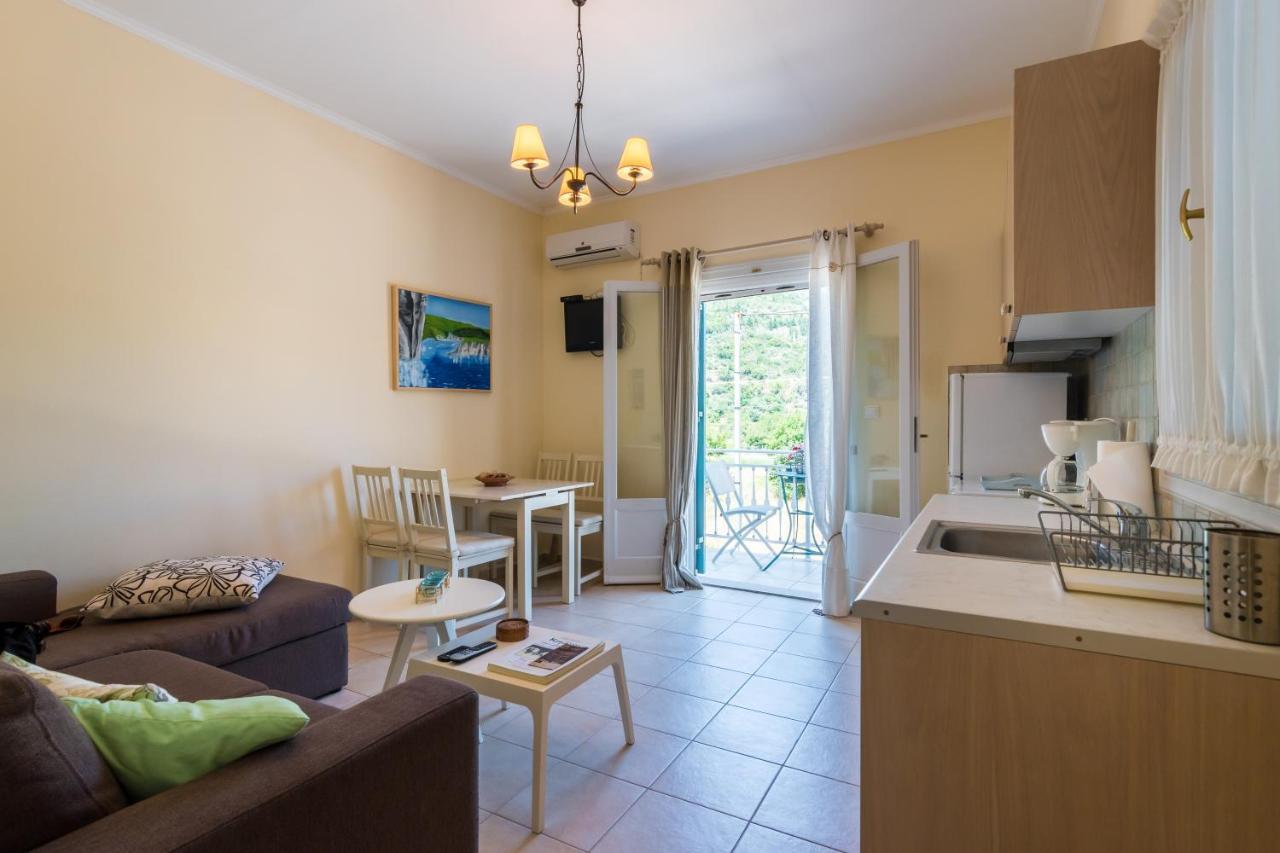 Avelia Blue Appartement Asprogerakata Buitenkant foto